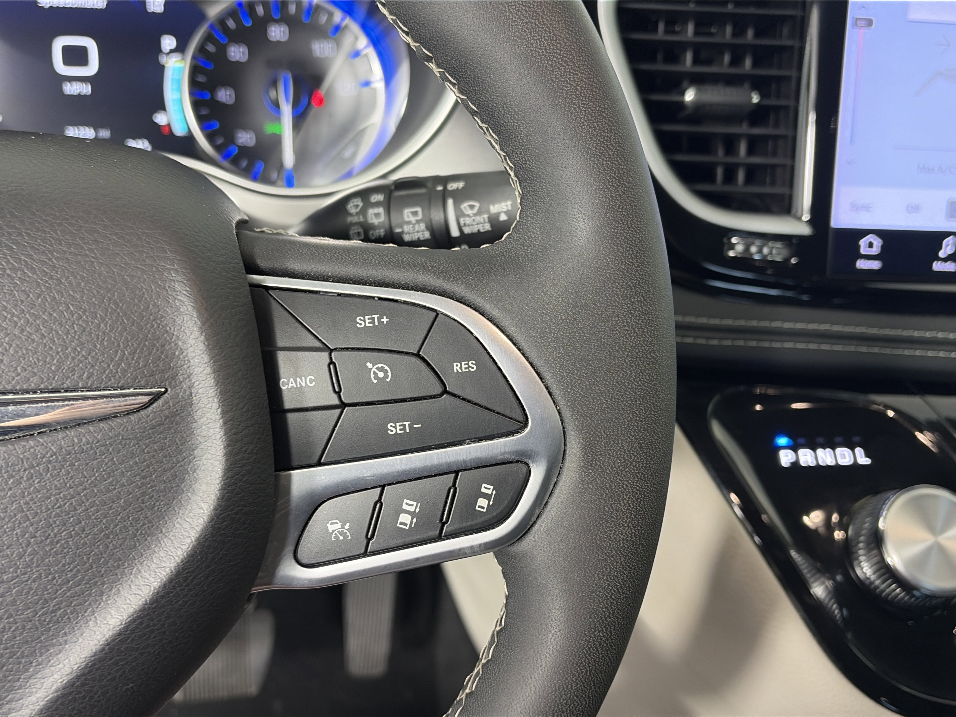 Used 2024 Chrysler Pacifica Touring-L image 28