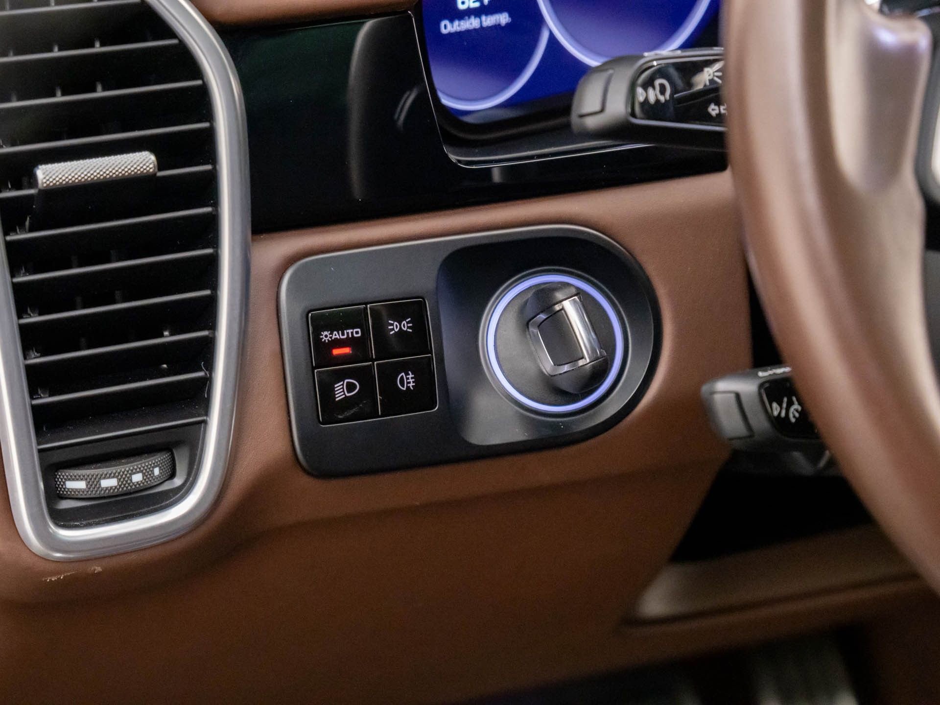 Used 2021 Porsche Cayenne Turbo S image 20