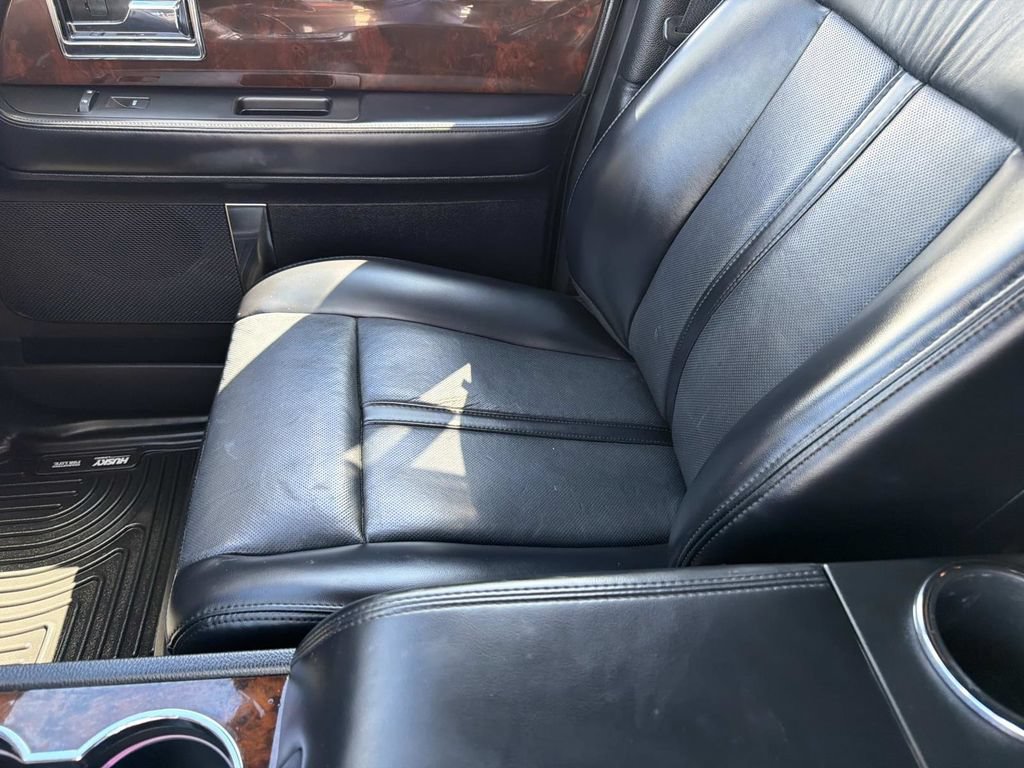 Used 2017 Lincoln Navigator Select RWD image 17