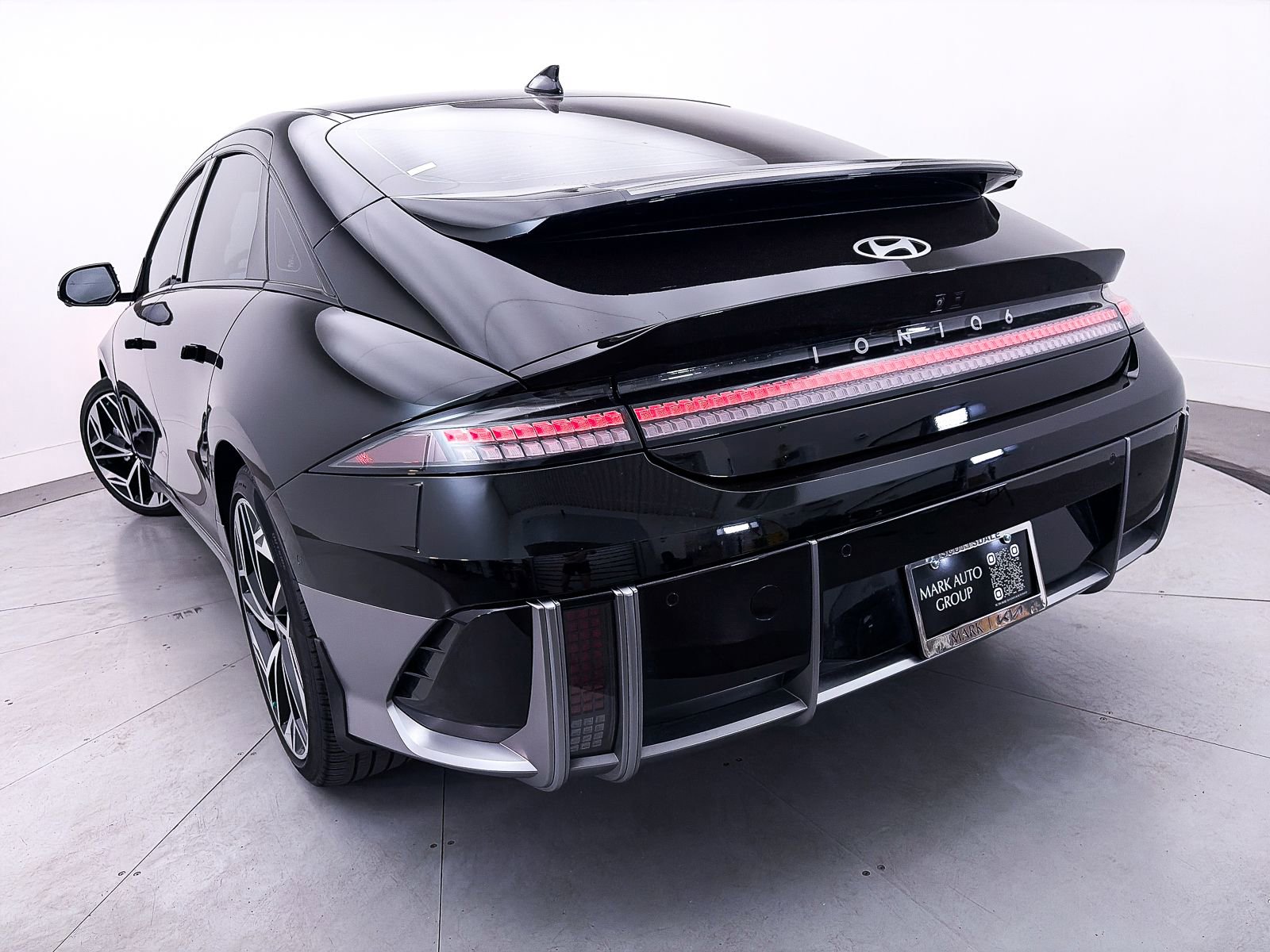 Used 2024 Hyundai Ioniq 6 Limited RWD image 11