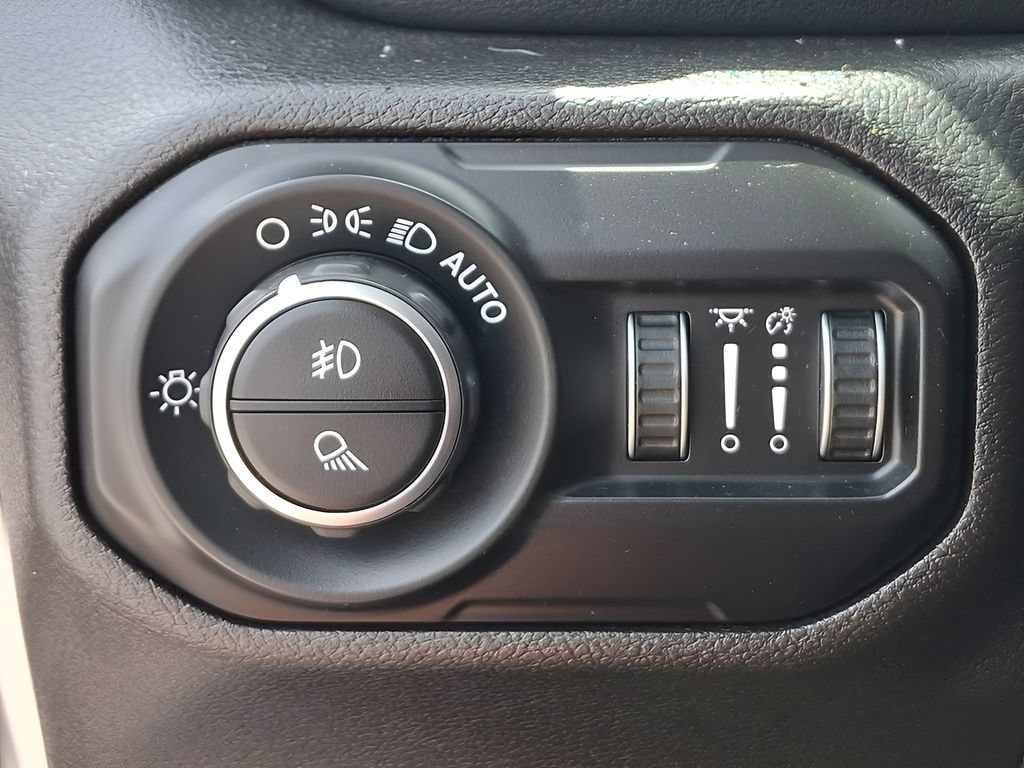 Used 2020 Jeep Gladiator Overland w/ Dual Top Group AWD/4WD image 55