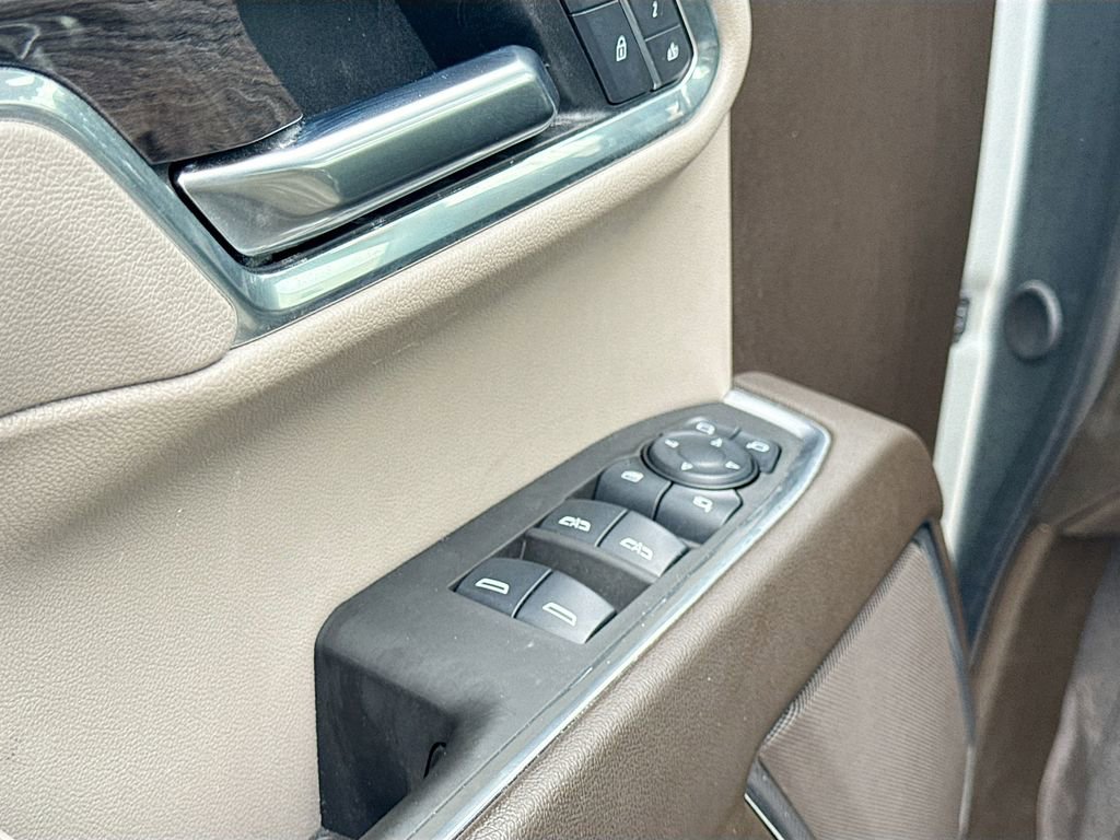 Used 2025 Chevrolet Silverado 1500 LTZ image 18