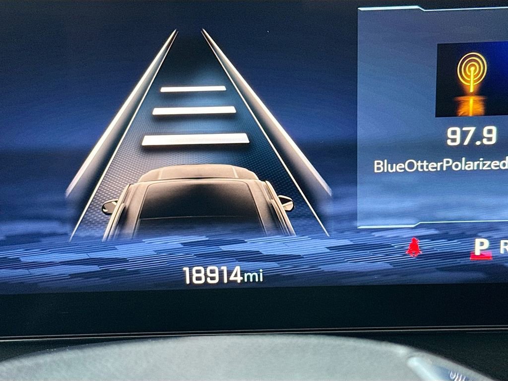 Used 2025 Chevrolet Traverse LT image 12