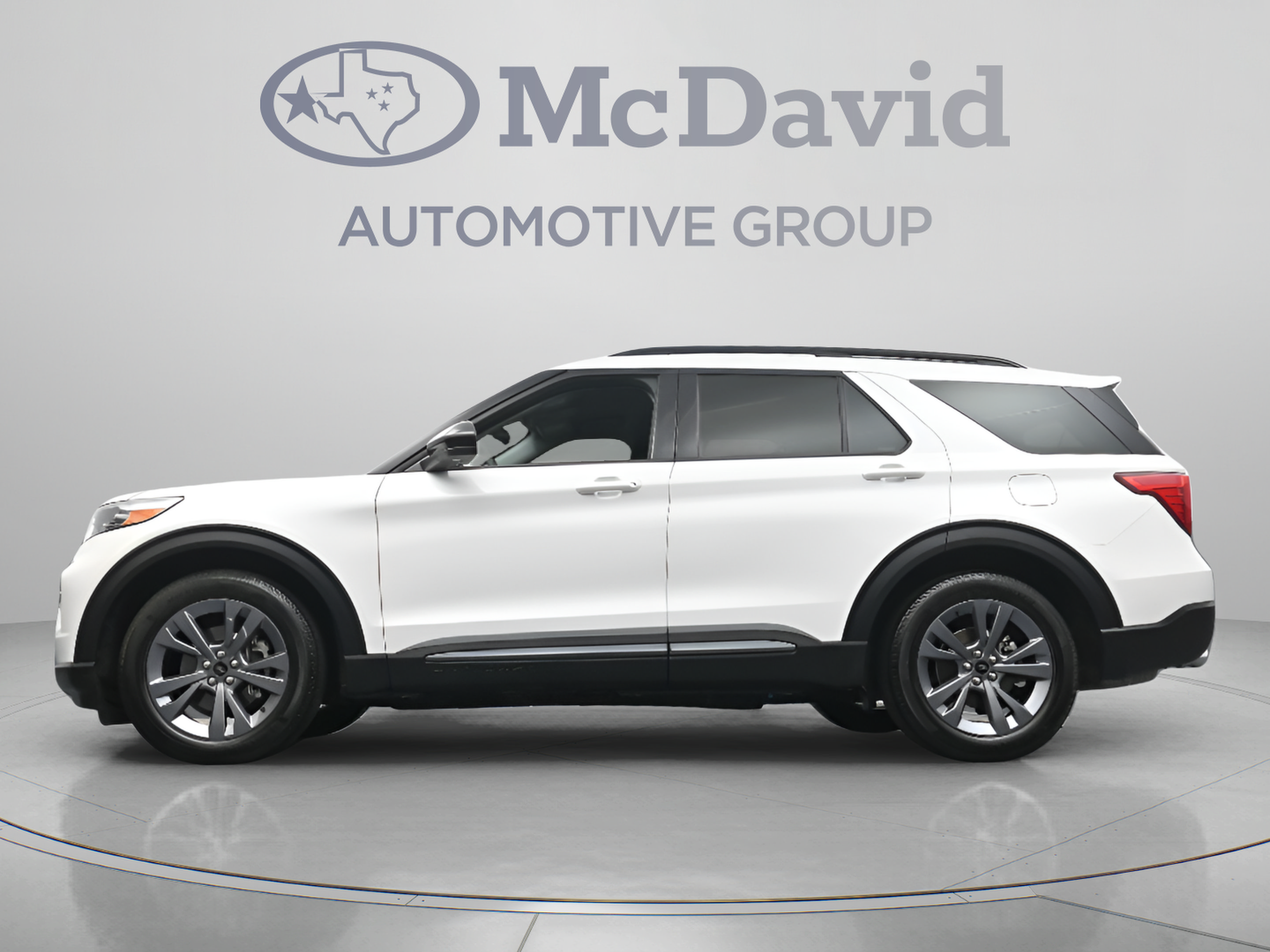 Used 2023 Ford Explorer XLT w/ Equipment Group 202A RWD image 28