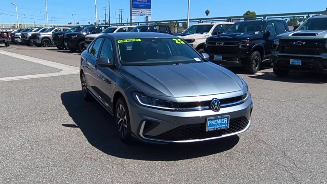 Used 2025 Volkswagen Jetta S FWD image 2