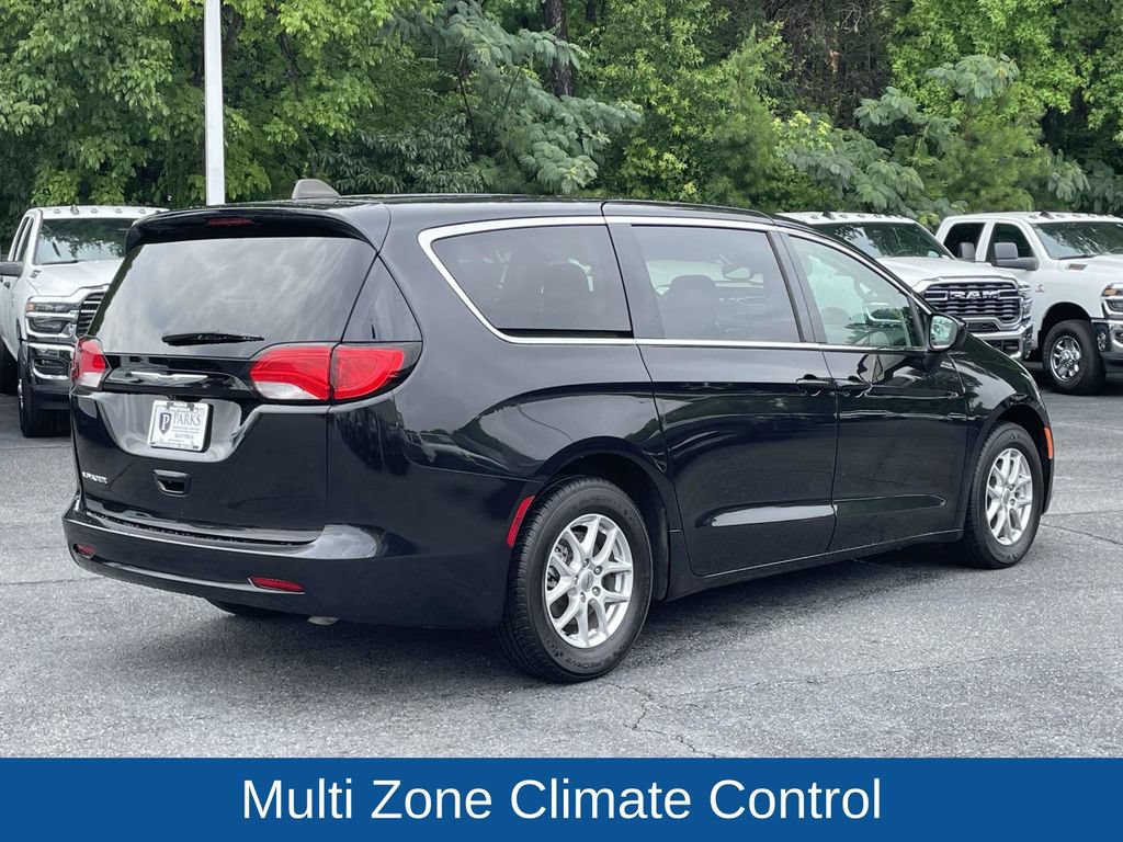 Certified 2023 Chrysler Voyager LX FWD image 9