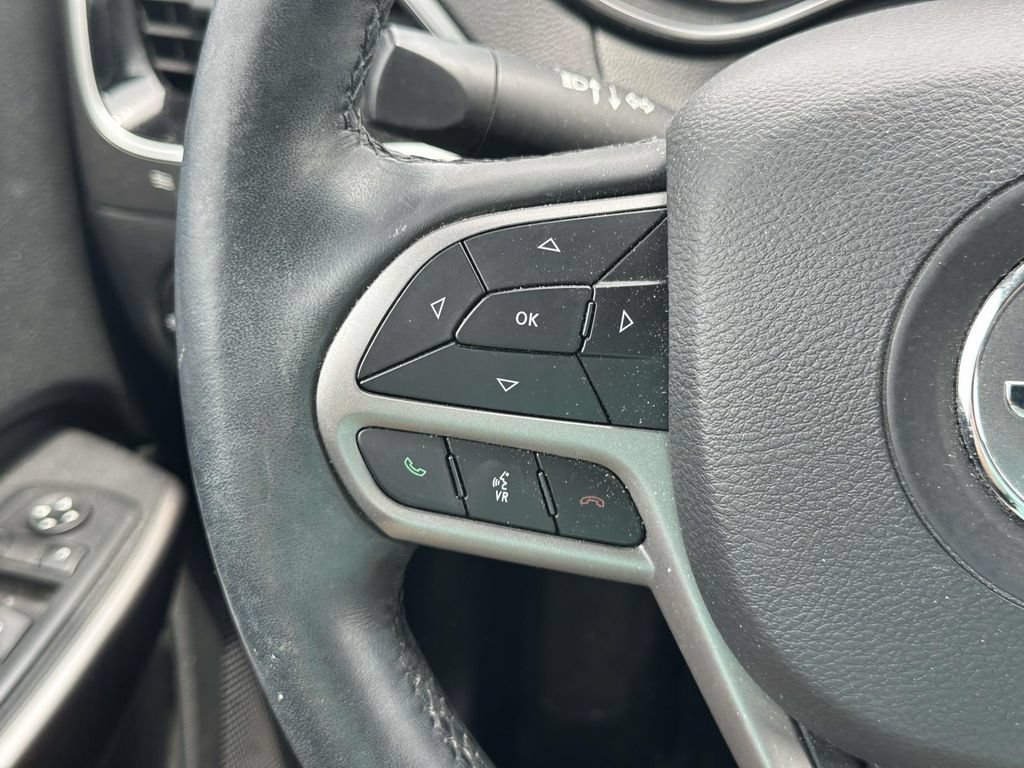 Used 2019 Jeep Cherokee Overland w/ Technology Group AWD/4WD image 22