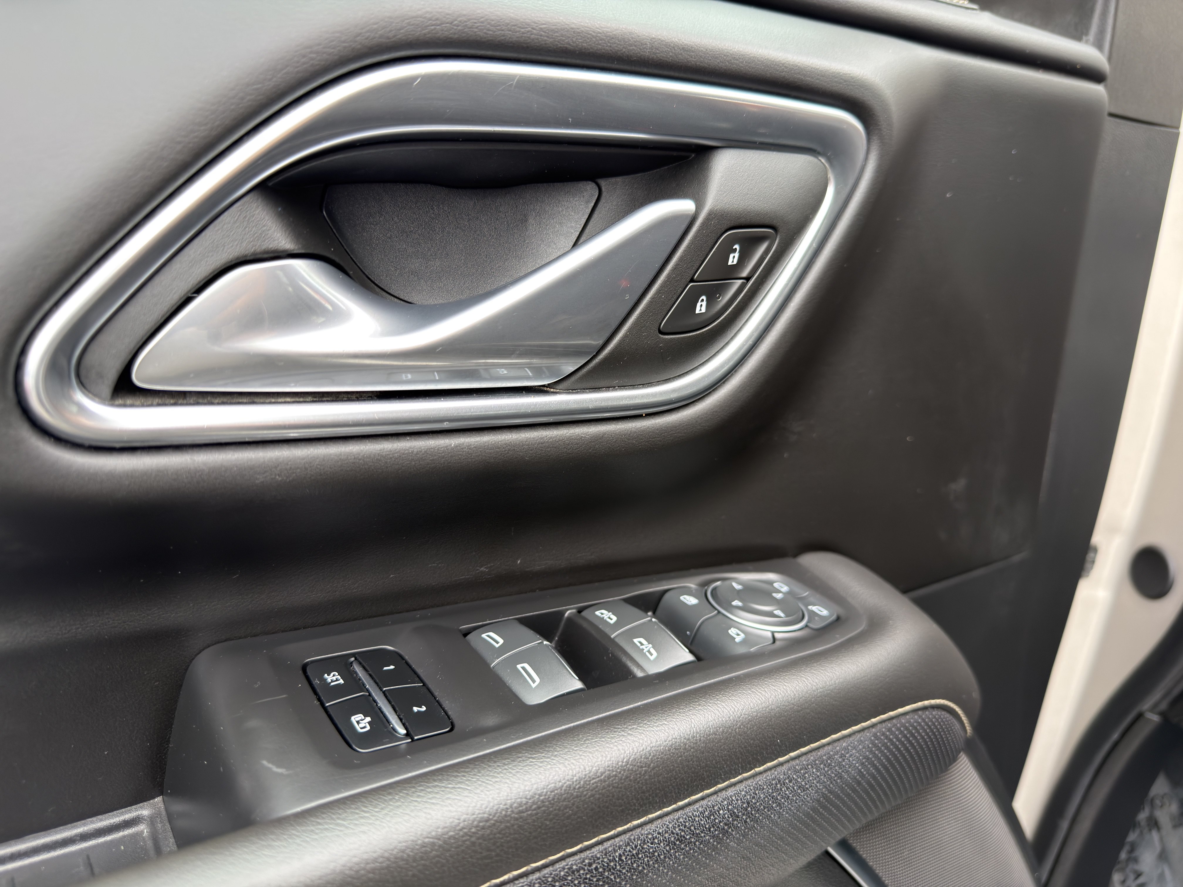Used 2024 Chevrolet Suburban Premier AWD/4WD image 27