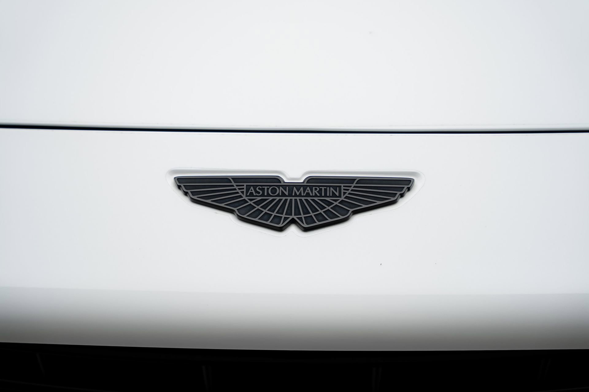 Used 2021 Aston Martin DBX AWD/4WD image 12