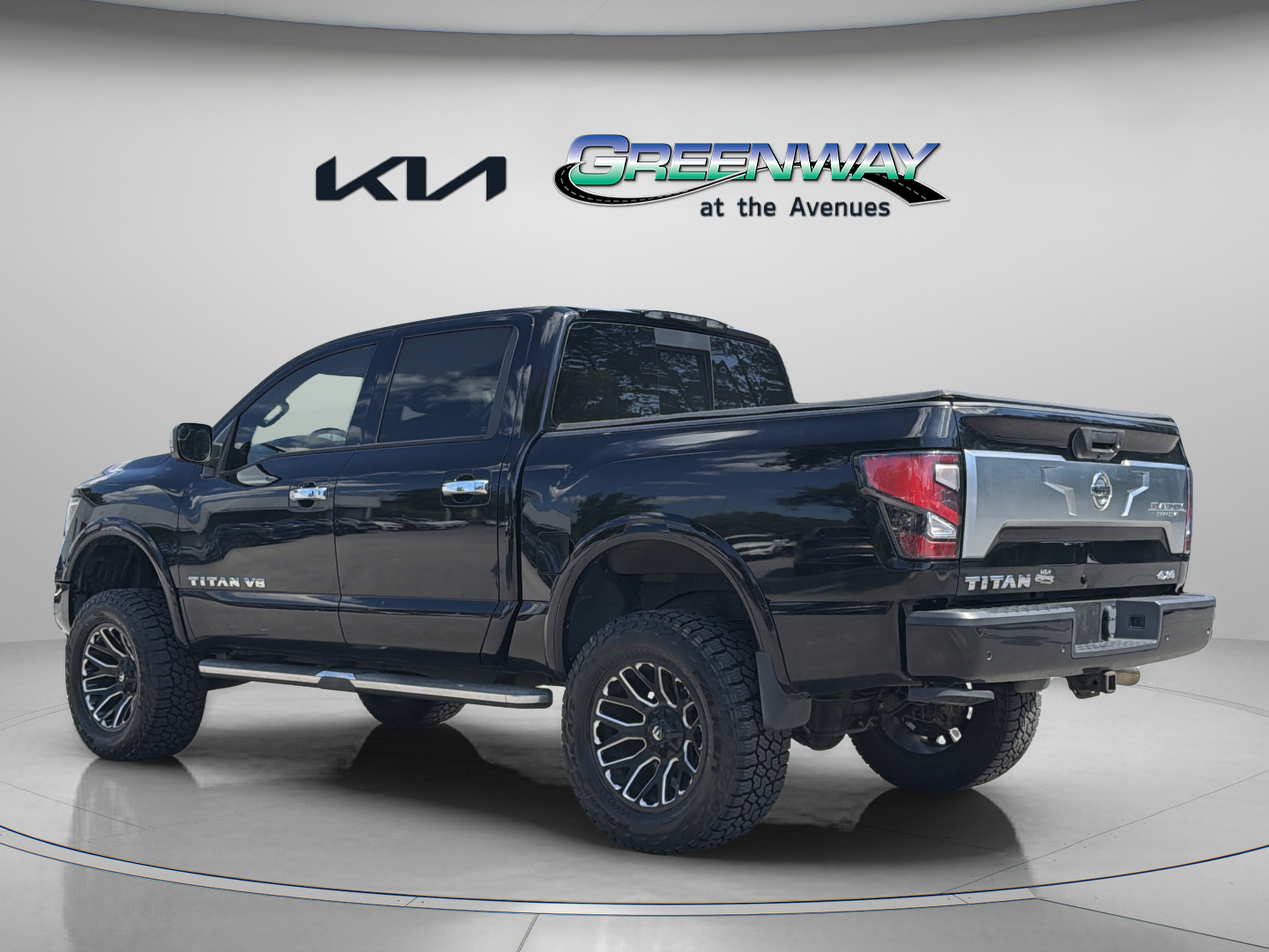 Used 2020 Nissan Titan Platinum Reserve w/ Moonroof Package AWD/4WD image 5