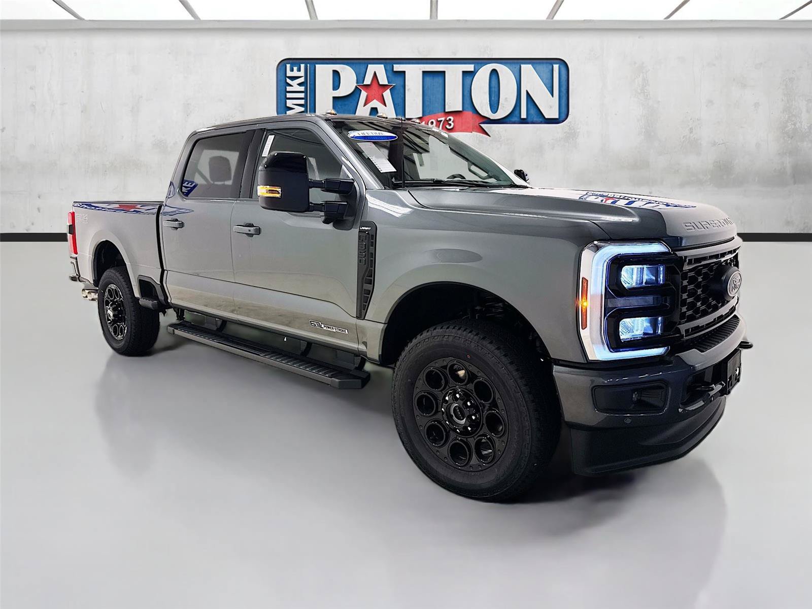 New 2026 Ford F350 Lariat w/ Black Appearance Package