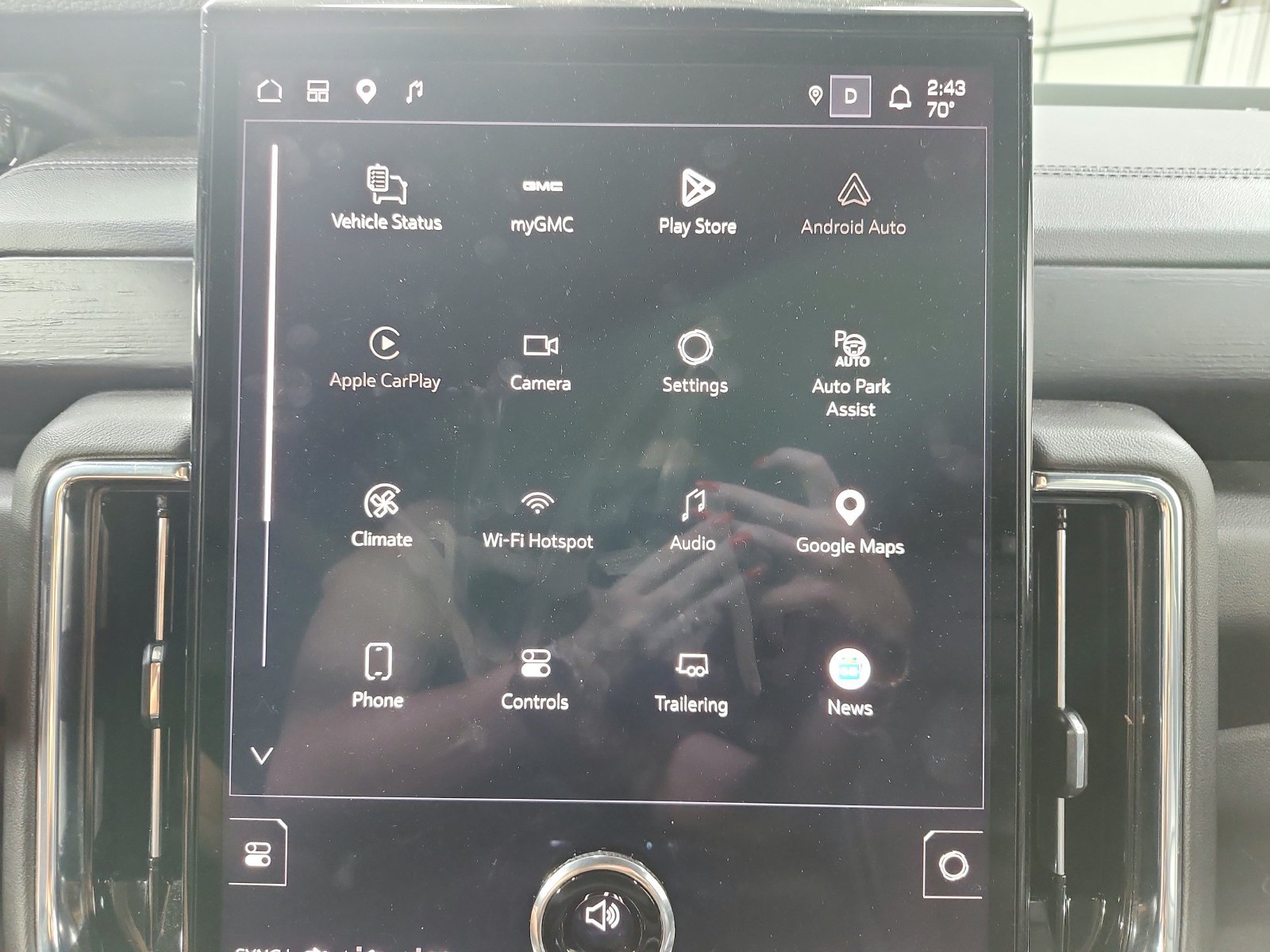 Used 2025 GMC Yukon Denali RWD image 18