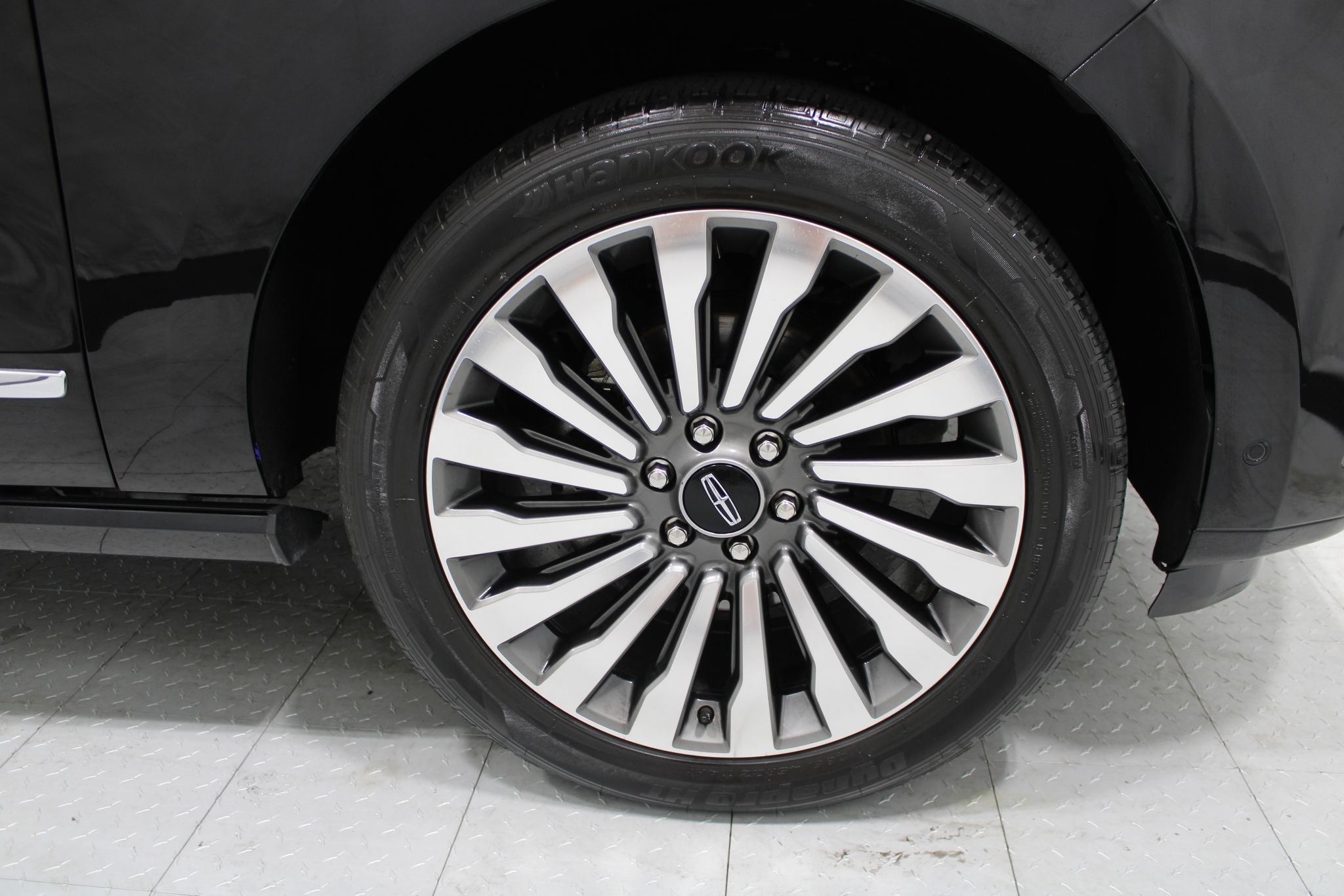 Used 2019 Lincoln Navigator Reserve AWD/4WD image 5