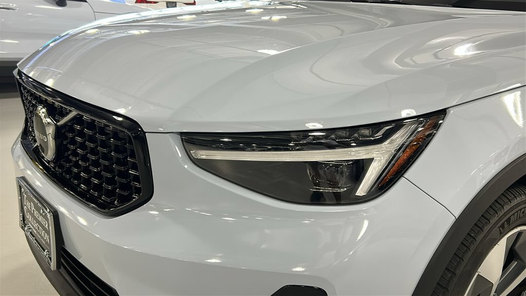 Certified 2026 Volvo XC40 B5 Plus AWD/4WD image 7