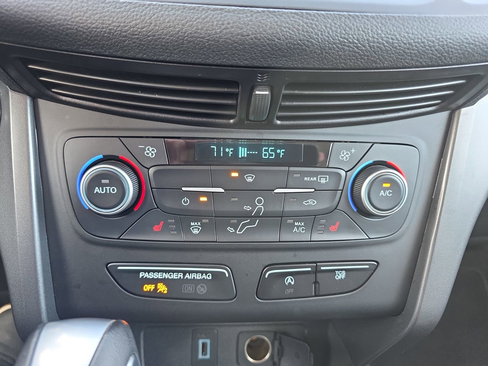 Used 2019 Ford Escape SEL image 24