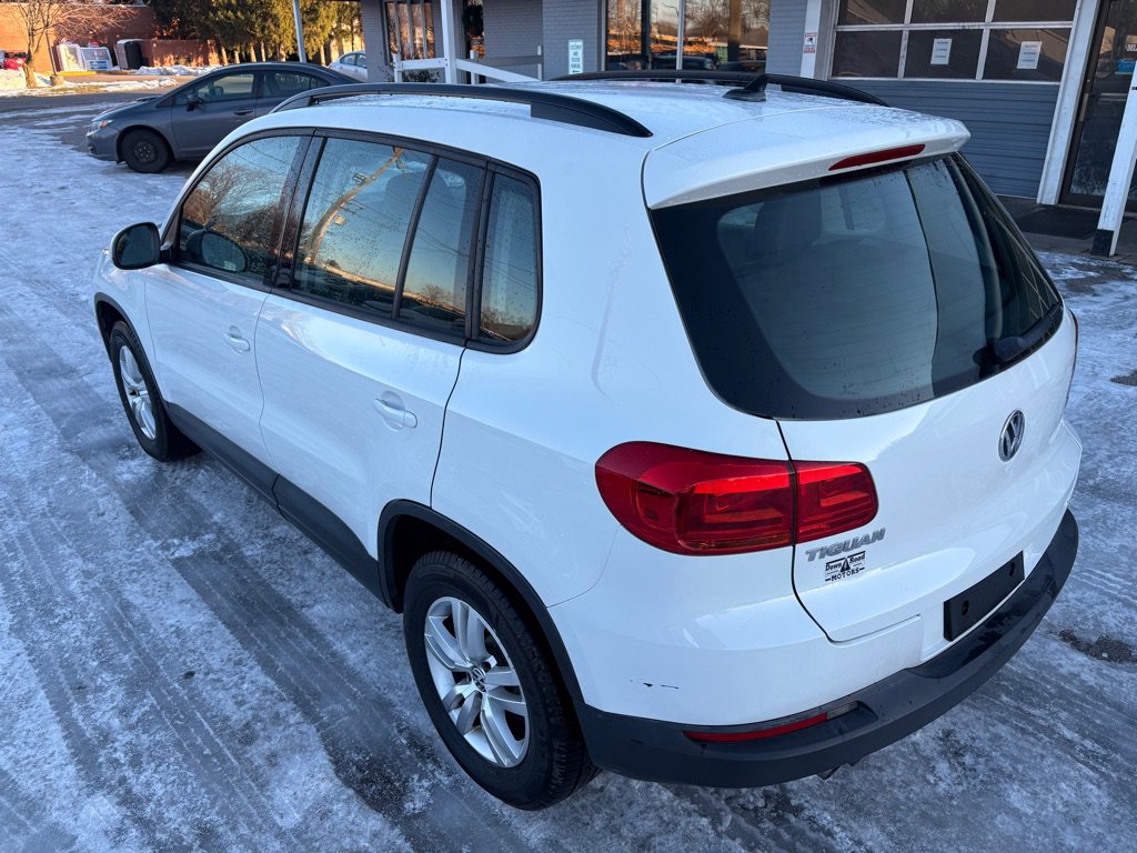 Used 2017 Volkswagen Tiguan S image 6