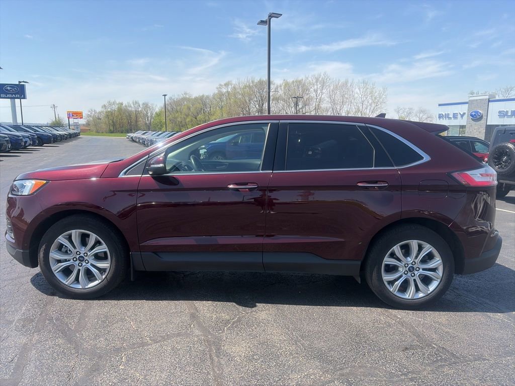 Used 2019 Ford Edge Titanium w/ Equipment Group 301A AWD/4WD image 2