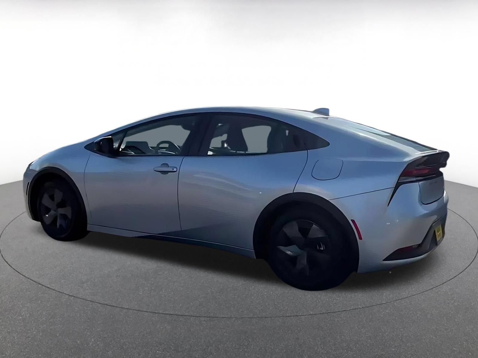 Used 2024 Toyota Prius LE FWD image 9