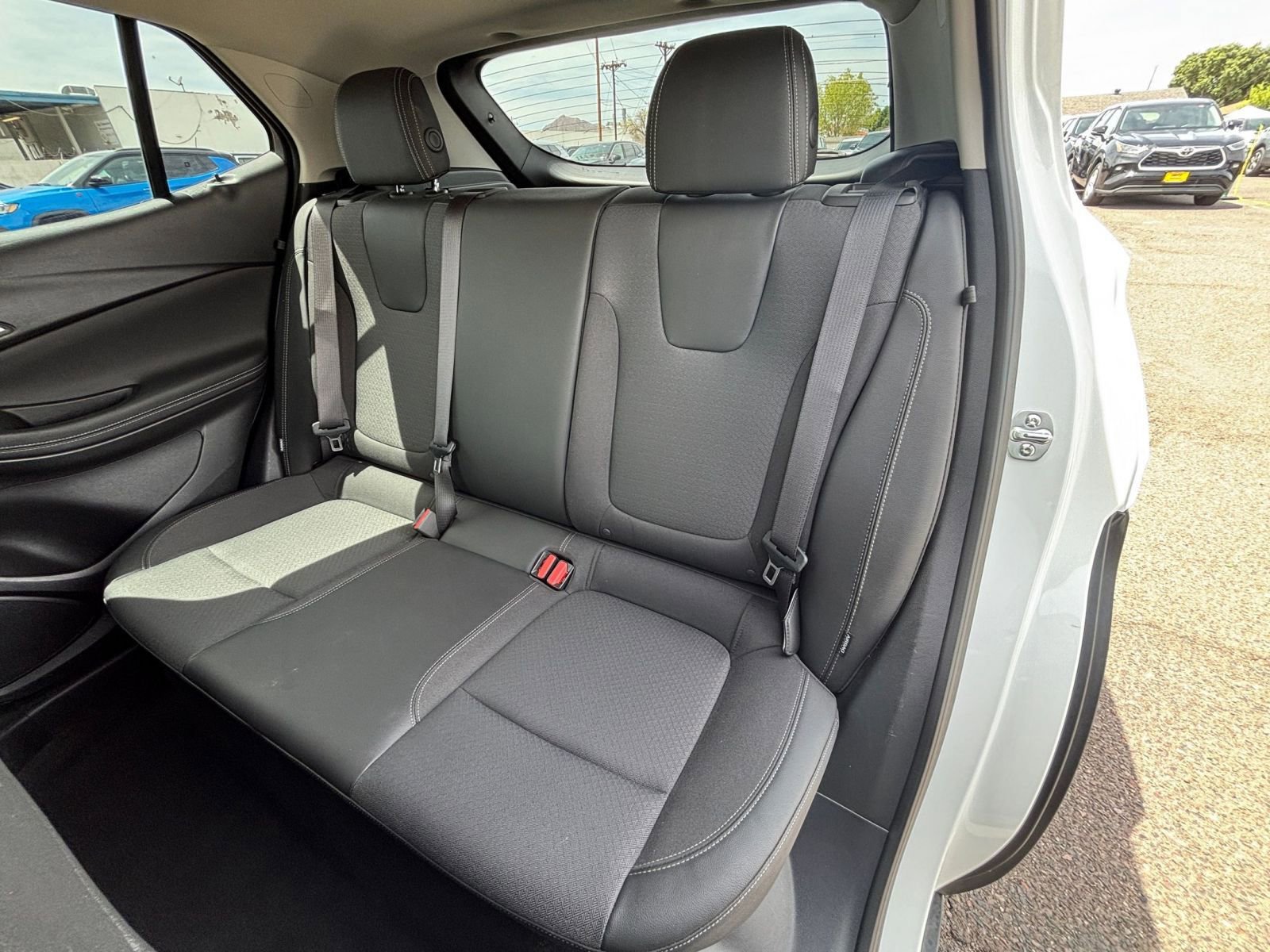 Used 2025 Buick Encore GX Preferred FWD image 36