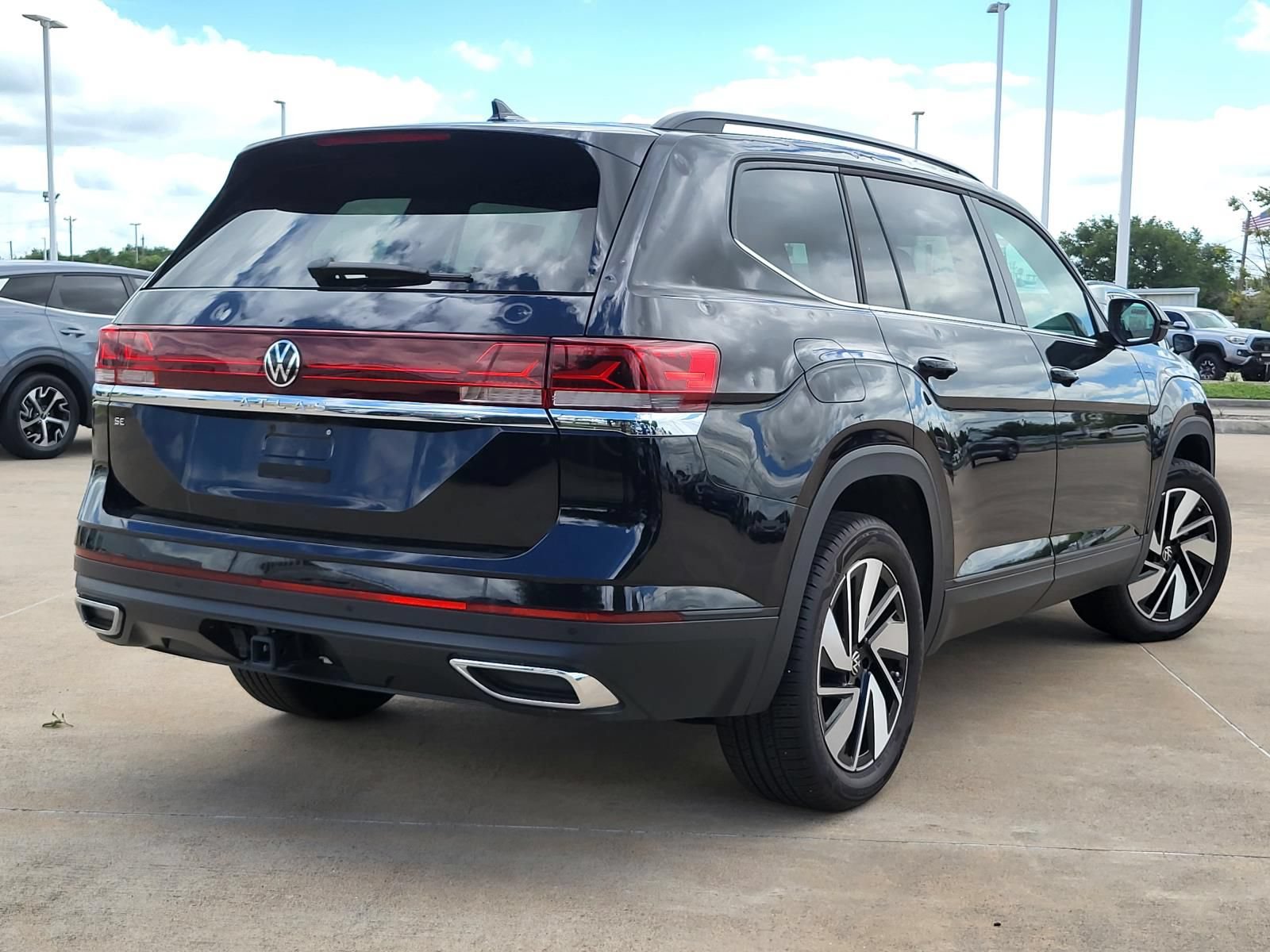 Used 2024 Volkswagen Atlas SE FWD image 6