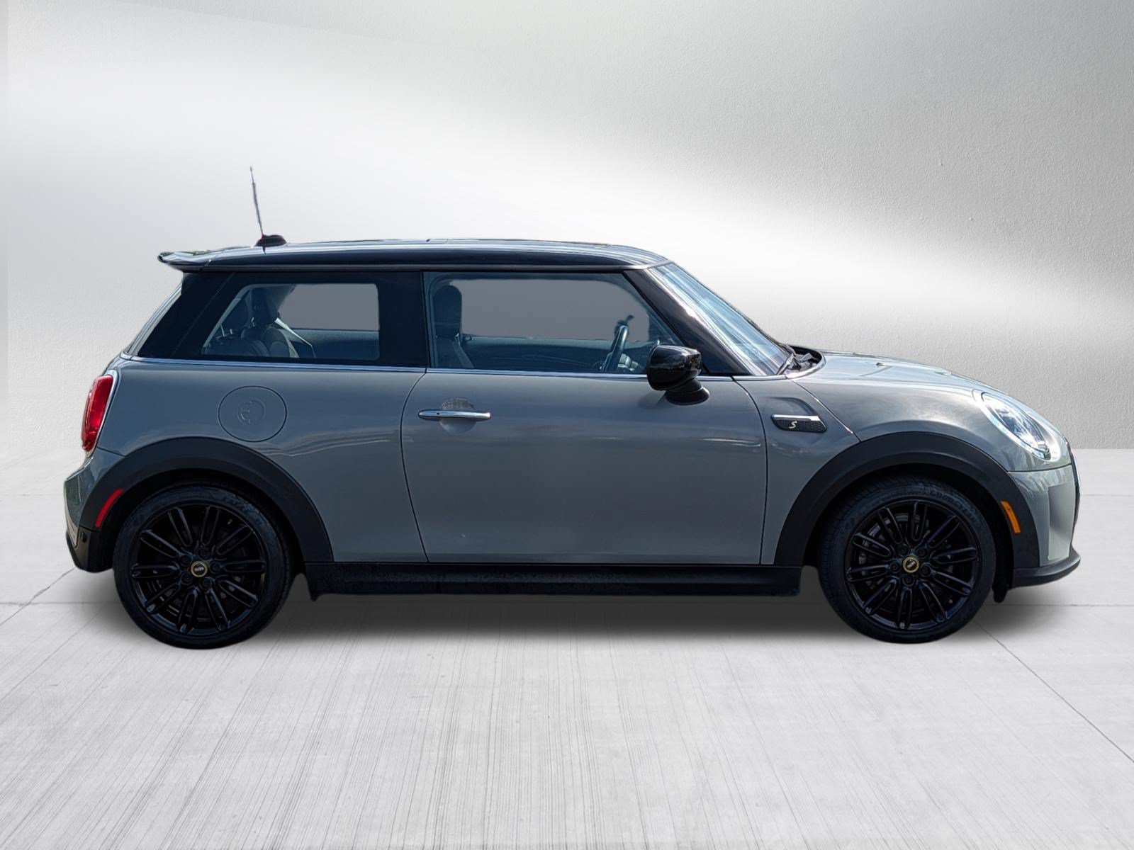 Used 2022 MINI Cooper SE FWD image 3