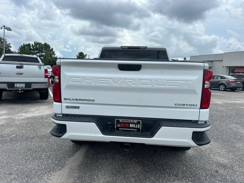 Used 2020 Chevrolet Silverado 1500 Custom w/ Custom Value Package AWD/4WD image 4