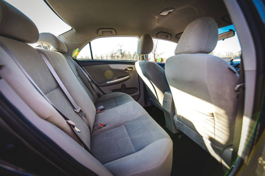 Used 2011 Toyota Corolla LE image 9