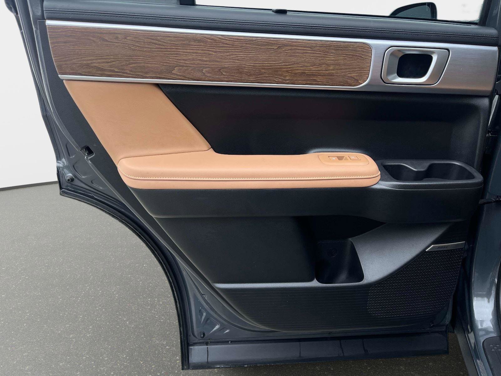 Used 2025 Hyundai Santa Fe Limited image 11