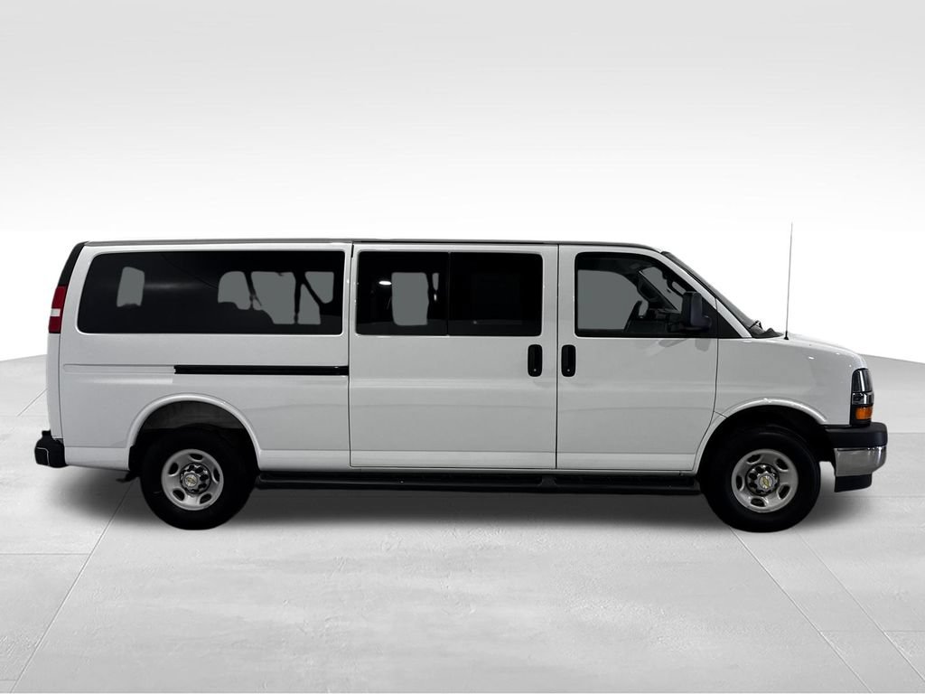 Used 2025 Chevrolet Express 3500 LT w/ LT Preferred Equipment Group RWD image 13