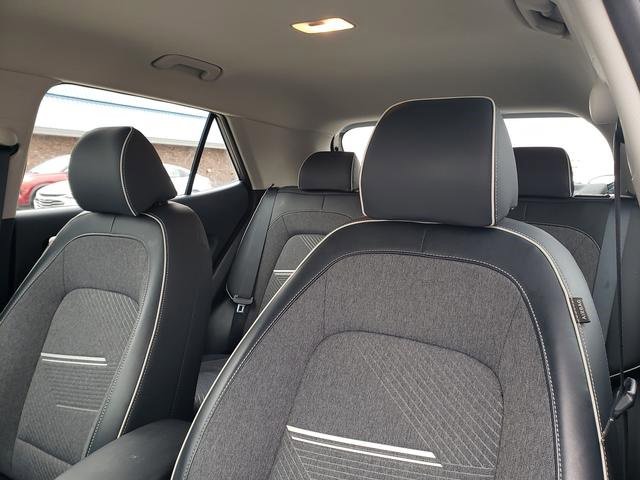 Used 2022 Hyundai Venue Limited image 22