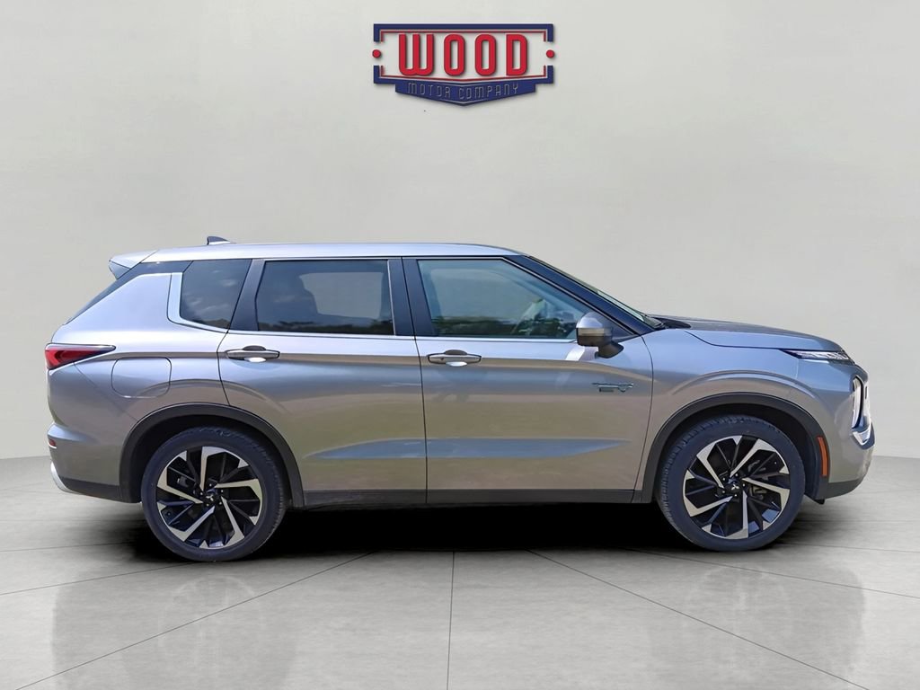Used 2023 Mitsubishi Outlander SE image 3