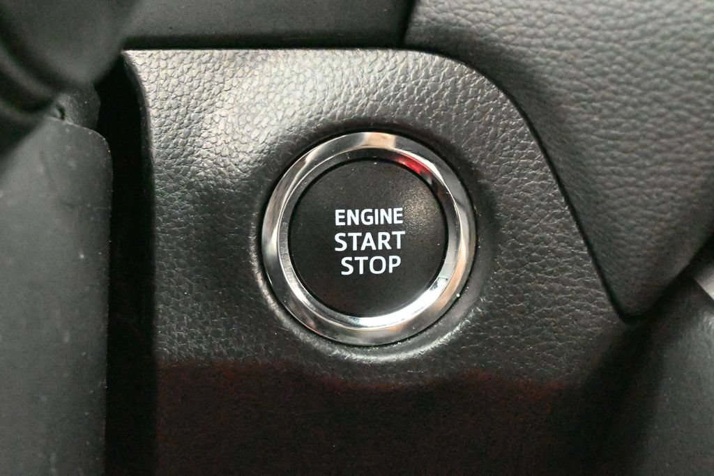 Used 2025 Toyota RAV4 XLE AWD/4WD image 27