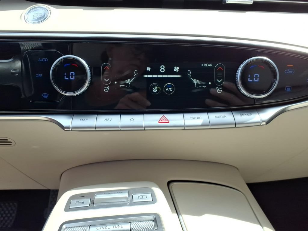 Used 2025 Genesis GV70 2.5T w/ Select Package AWD/4WD image 24
