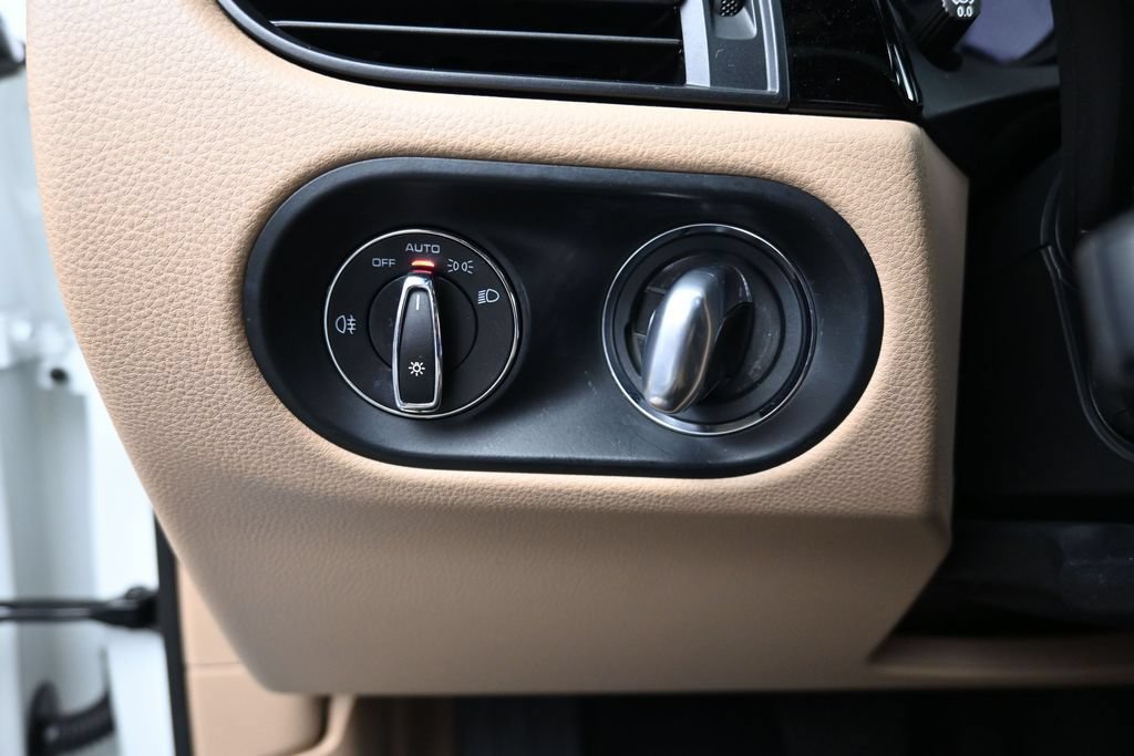 Certified 2022 Porsche Macan AWD/4WD image 24