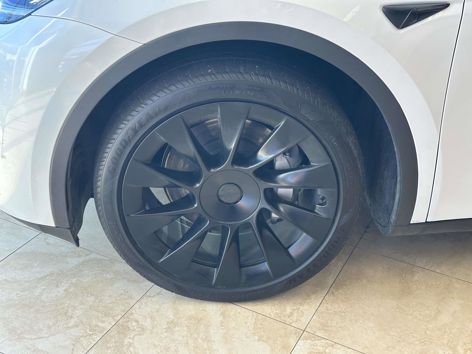 Used 2023 Tesla Model Y Long Range image 9