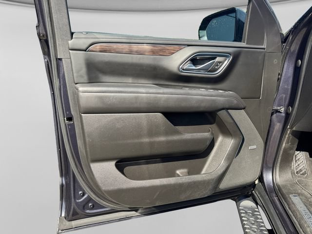 Certified 2022 Chevrolet Suburban Z71 w/ Luxury Package AWD/4WD image 8