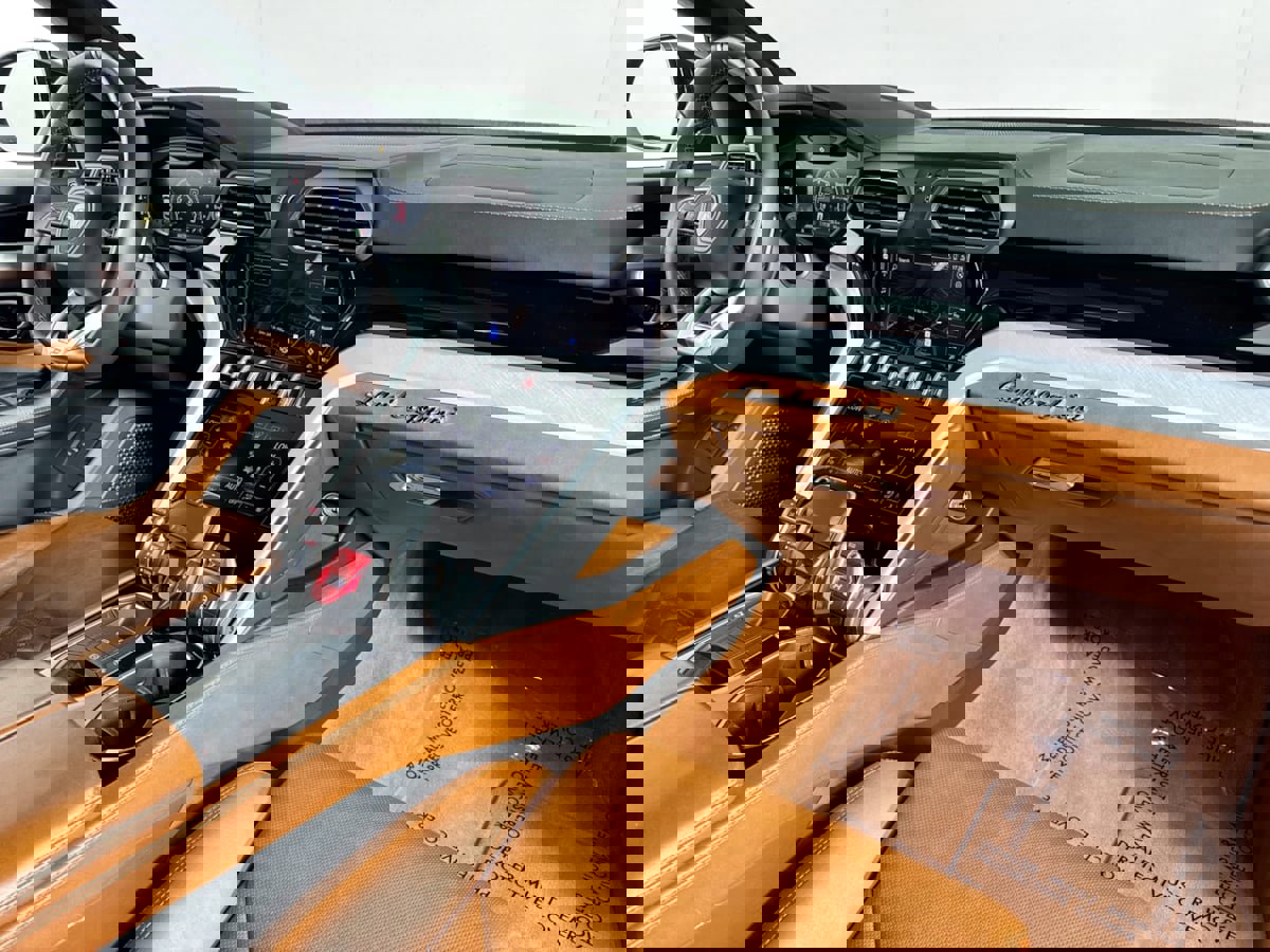 Used 2020 Lamborghini Urus image 37