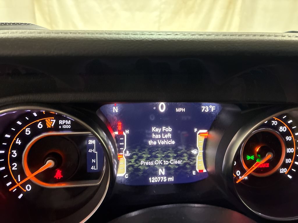 Used 2018 Jeep Wrangler Unlimited Sahara w/ Dual Top Group AWD/4WD image 12