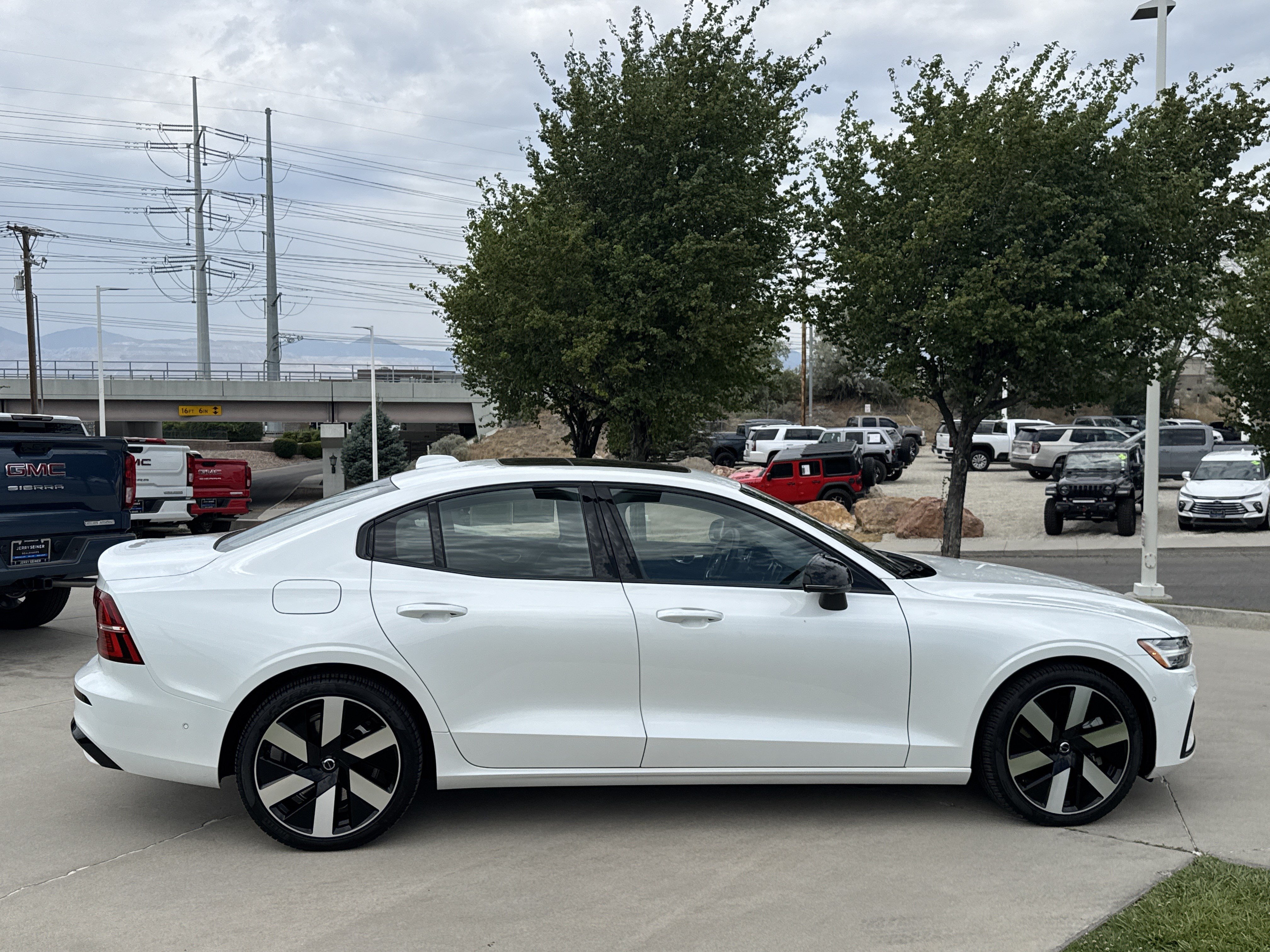 Used 2025 Volvo S60 T8 Ultra w/ Climate Package AWD/4WD image 6