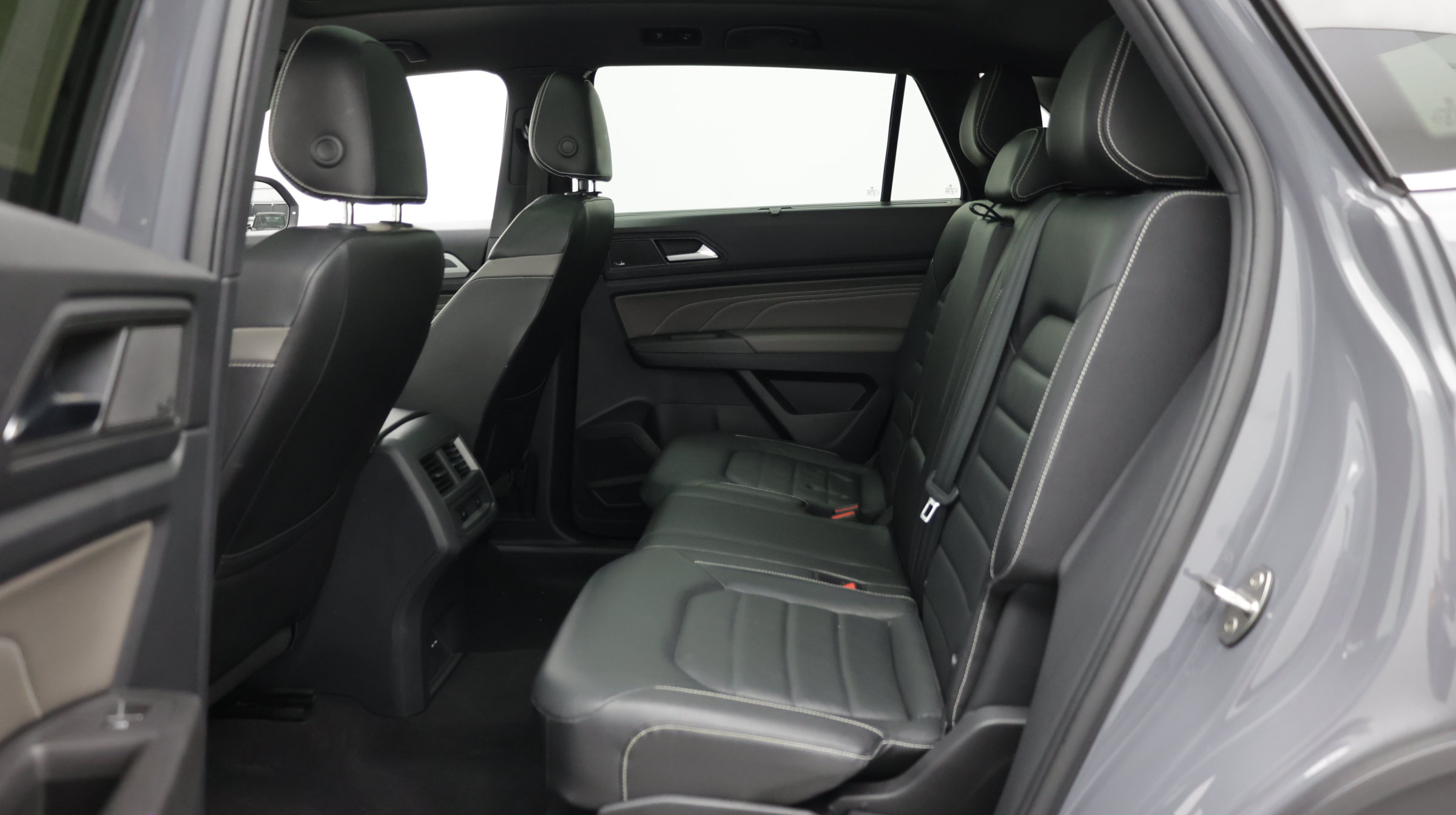 Used 2023 Volkswagen Atlas Cross Sport SEL Premium R-Line AWD/4WD image 31