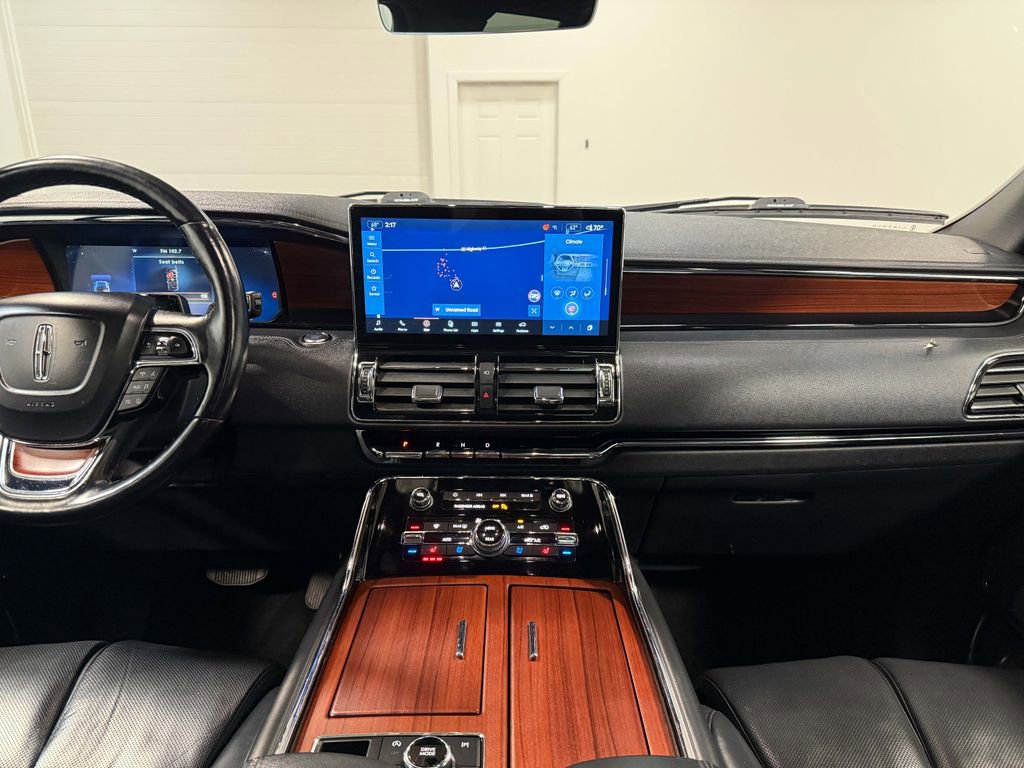 Used 2023 Lincoln Navigator Reserve image 18
