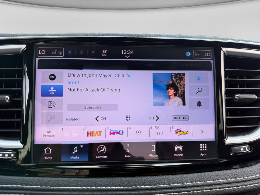 Used 2025 Chrysler Pacifica Limited FWD image 25