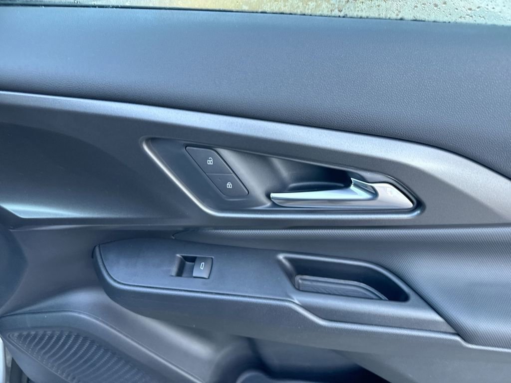 New 2026 Chevrolet Equinox EV LT image 32