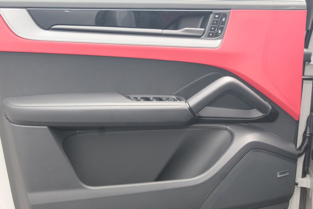 New 2026 Porsche Cayenne image 21