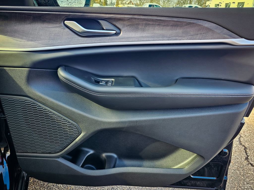 New 2025 Jeep Grand Cherokee L Limited w/ Black Appearance Package image 51