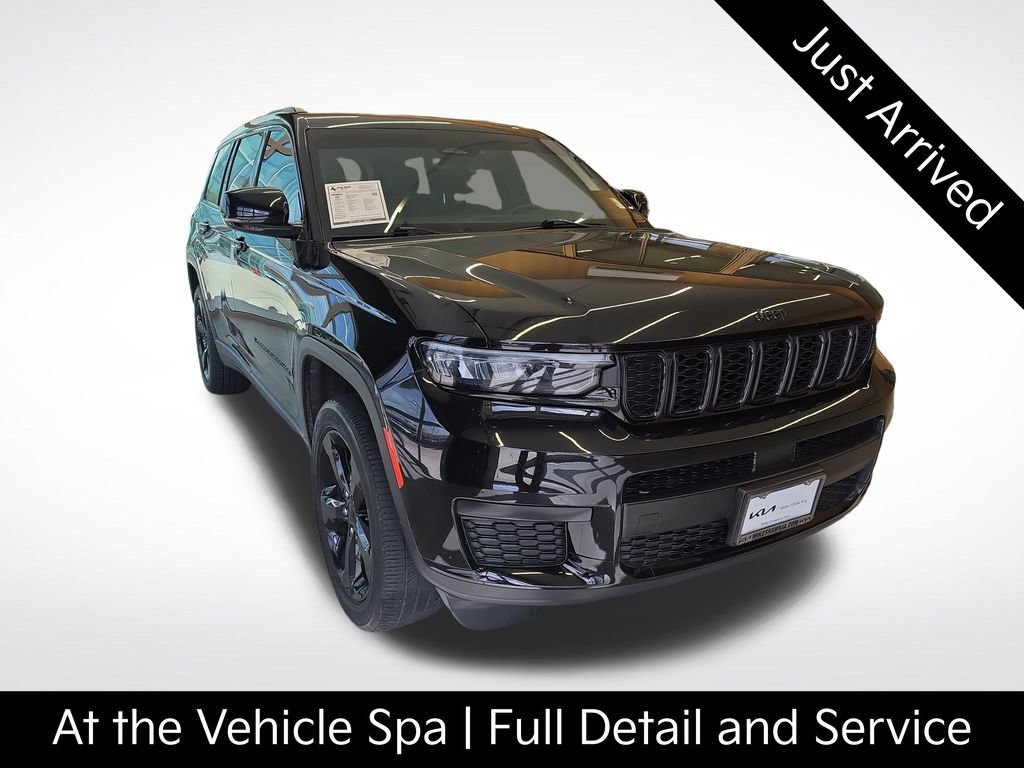 Used 2023 Jeep Grand Cherokee L Laredo RWD image 11