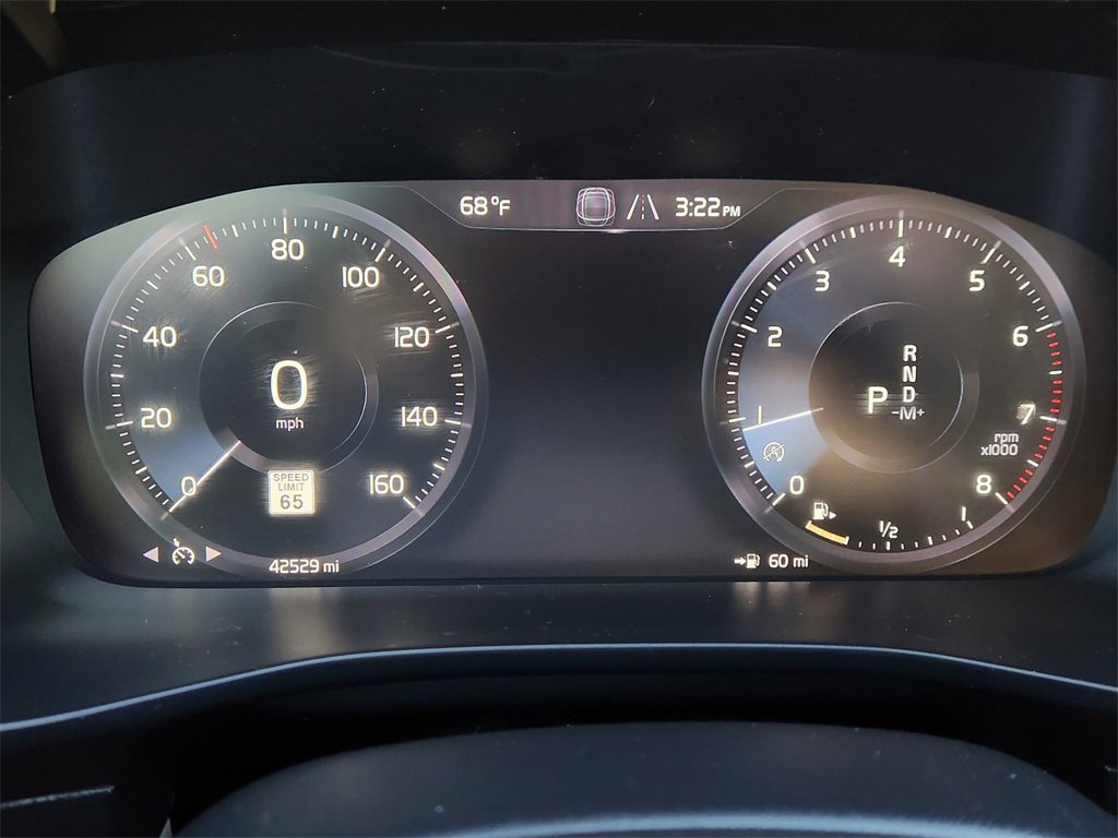 Used 2020 Volvo XC40 T5 Momentum w/ Protection Package Premier image 16