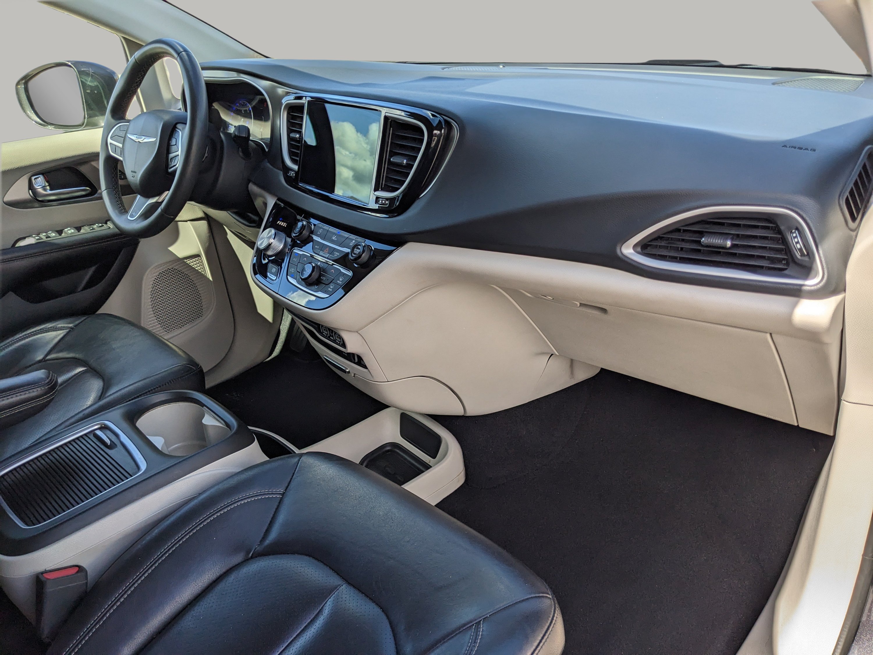 Used 2022 Chrysler Pacifica Touring-L FWD image 12