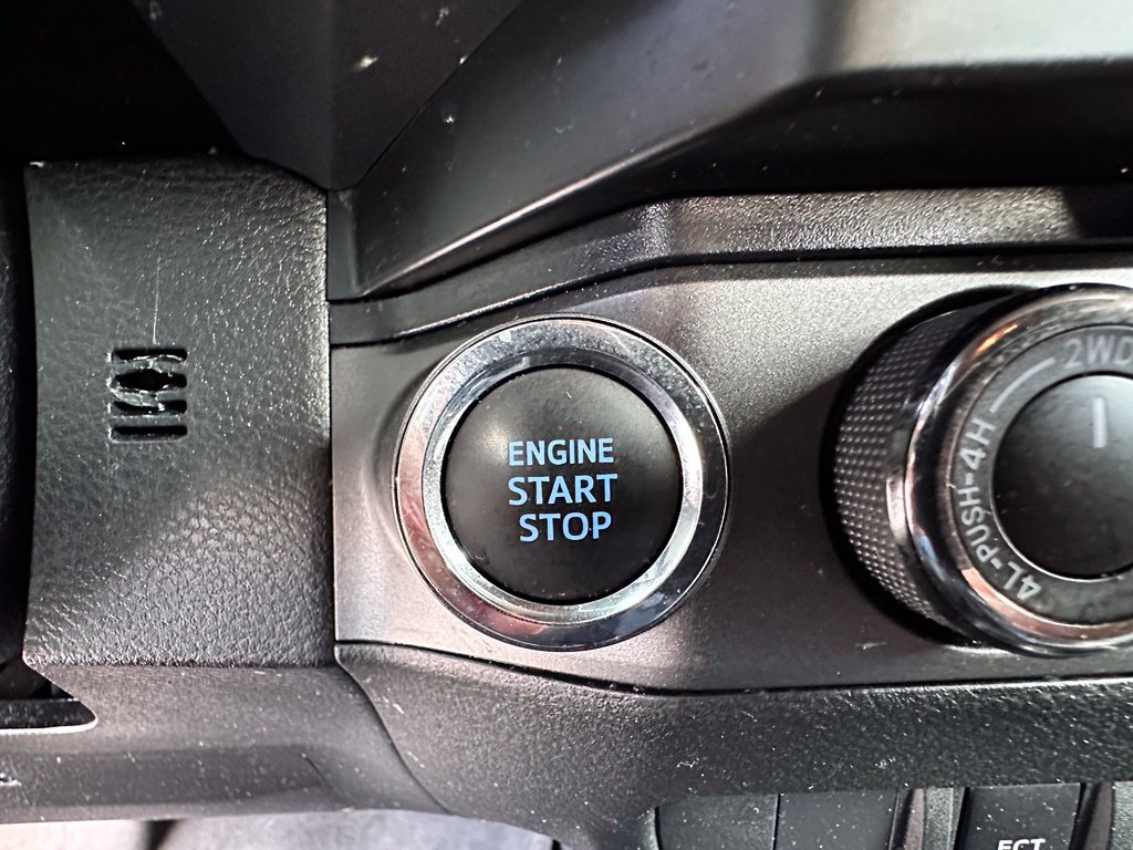 Used 2022 Toyota Tacoma TRD Off-Road AWD/4WD image 30