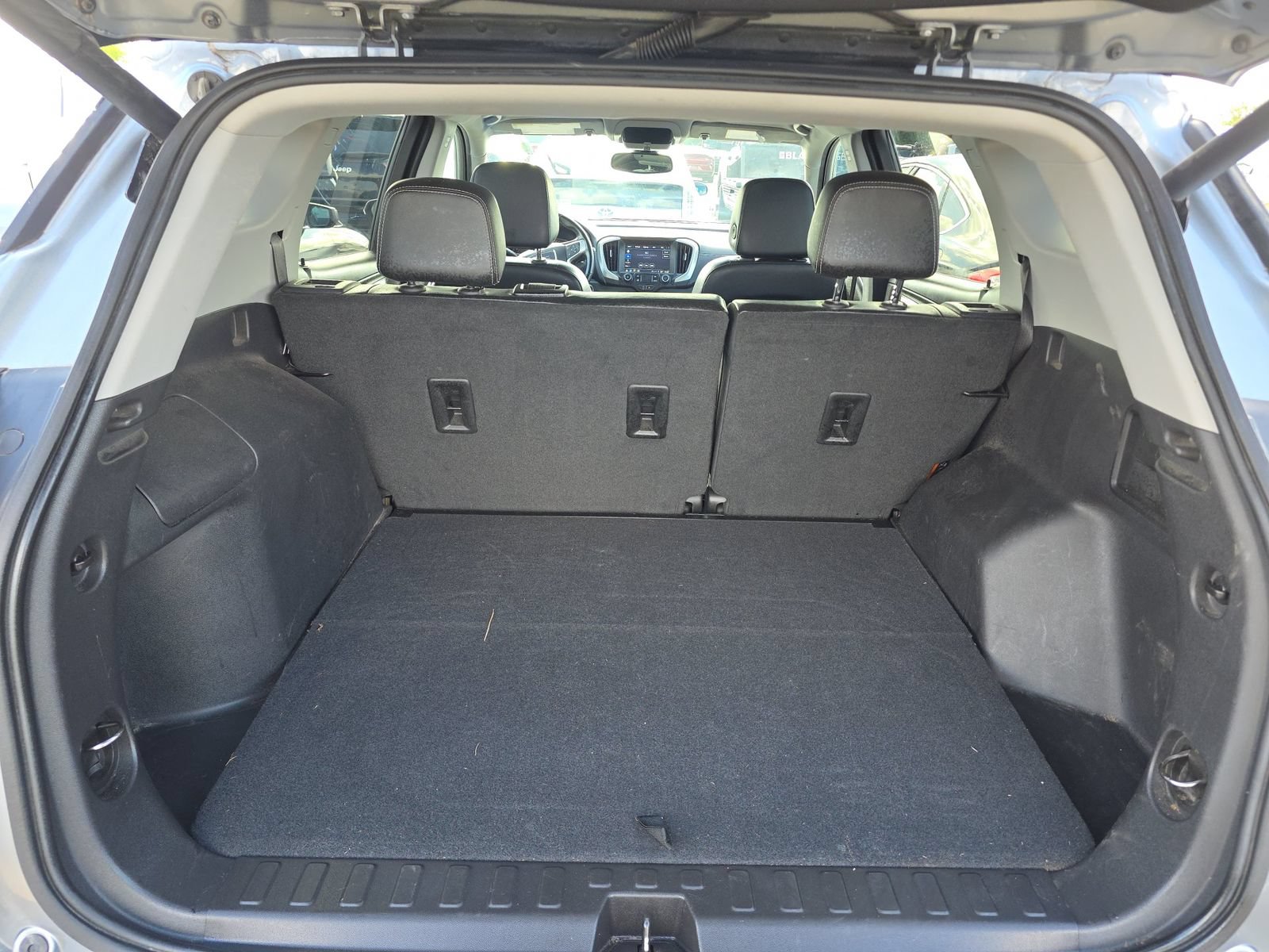 Used 2024 GMC Terrain SLT w/ Tech Package FWD image 16